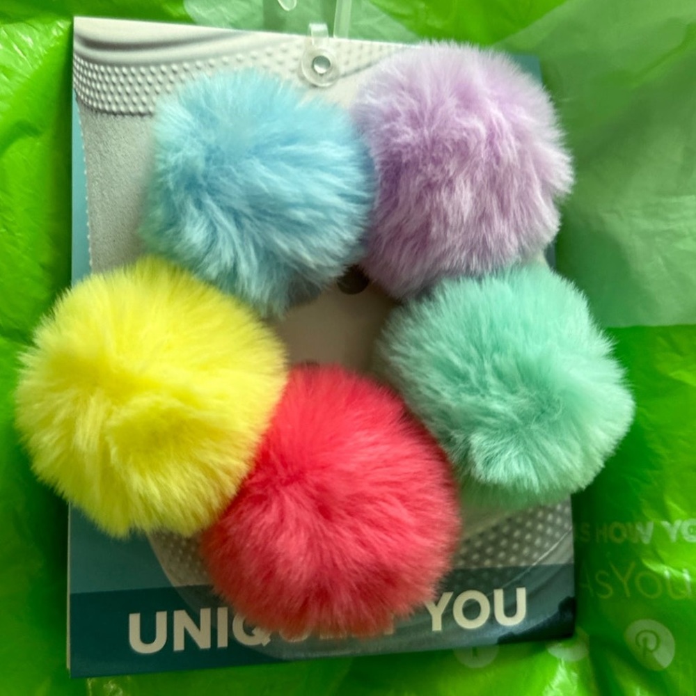 Crocs bright puff jibbitz